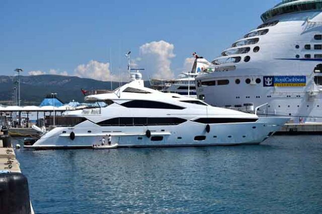 yacht definition oxford dictionary
